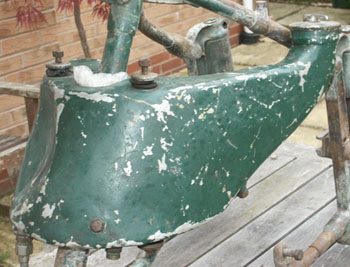 Wraparound oil tank